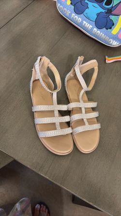 Girls sandals size 4