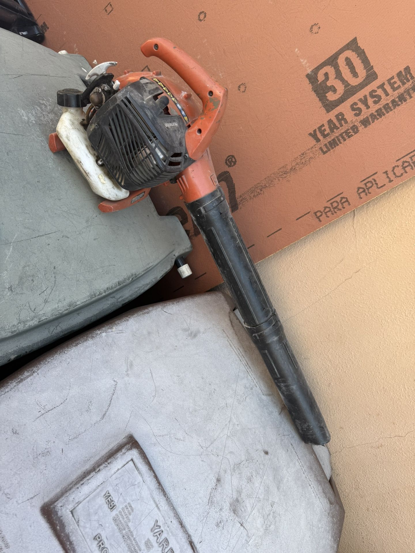 leaf blower