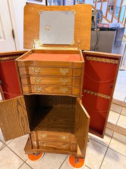 Jewelry armoire