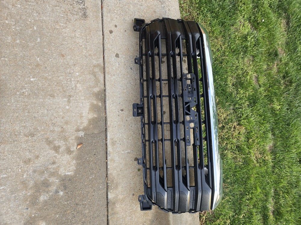 2 Grilles 2021 And 2023 GMC SIERRA