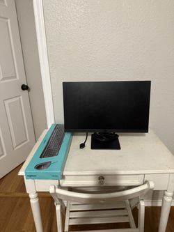 BRAND NEW monitor and keyboard