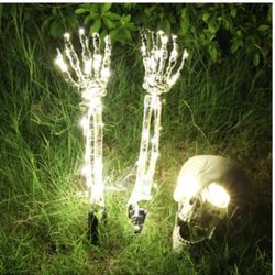 Skeleton Head Halloween Decoration Lights with Lighted Skeleton Arm Stakes, Whit