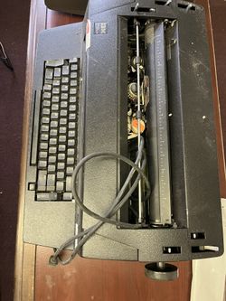 Vintage IBM Selectric Il Typewriters 
