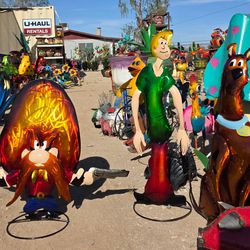 🐸Statement cartoon art🔥Metal Art Importes🌵Talavera & Terracotta Pots🌷