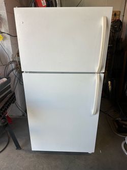Frigidaire Top & Bottom Refrigerator