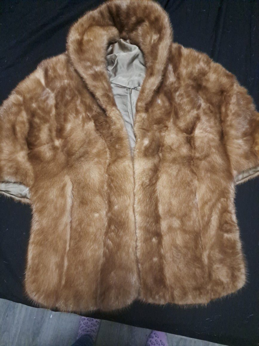 Fur Lovers. I Don't Know Anything On Furs So Please Make A Reasonable Offer