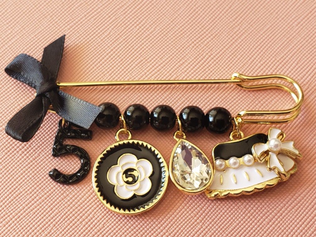 Brooch With Tassels Black And White With Gold Pin