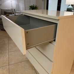 Dresser / Cabinets