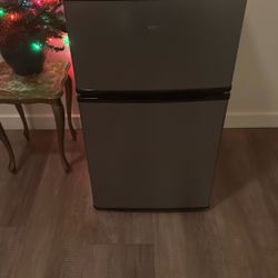 Mini Fridge Brand Midea 