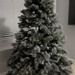 7.5 Flocked Christmas Tree