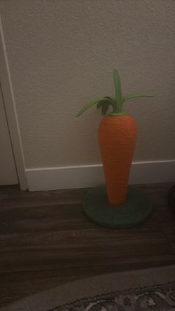 Carrot scratch post