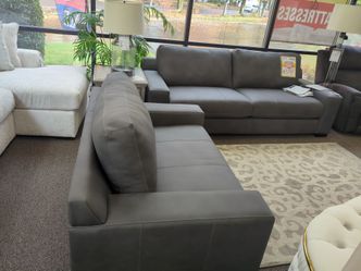 LEATHER COUCH AND LOVESEAT SET NEW