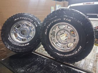 Pair Chevy. 2500.... 8 Lug....Aluminium...rims