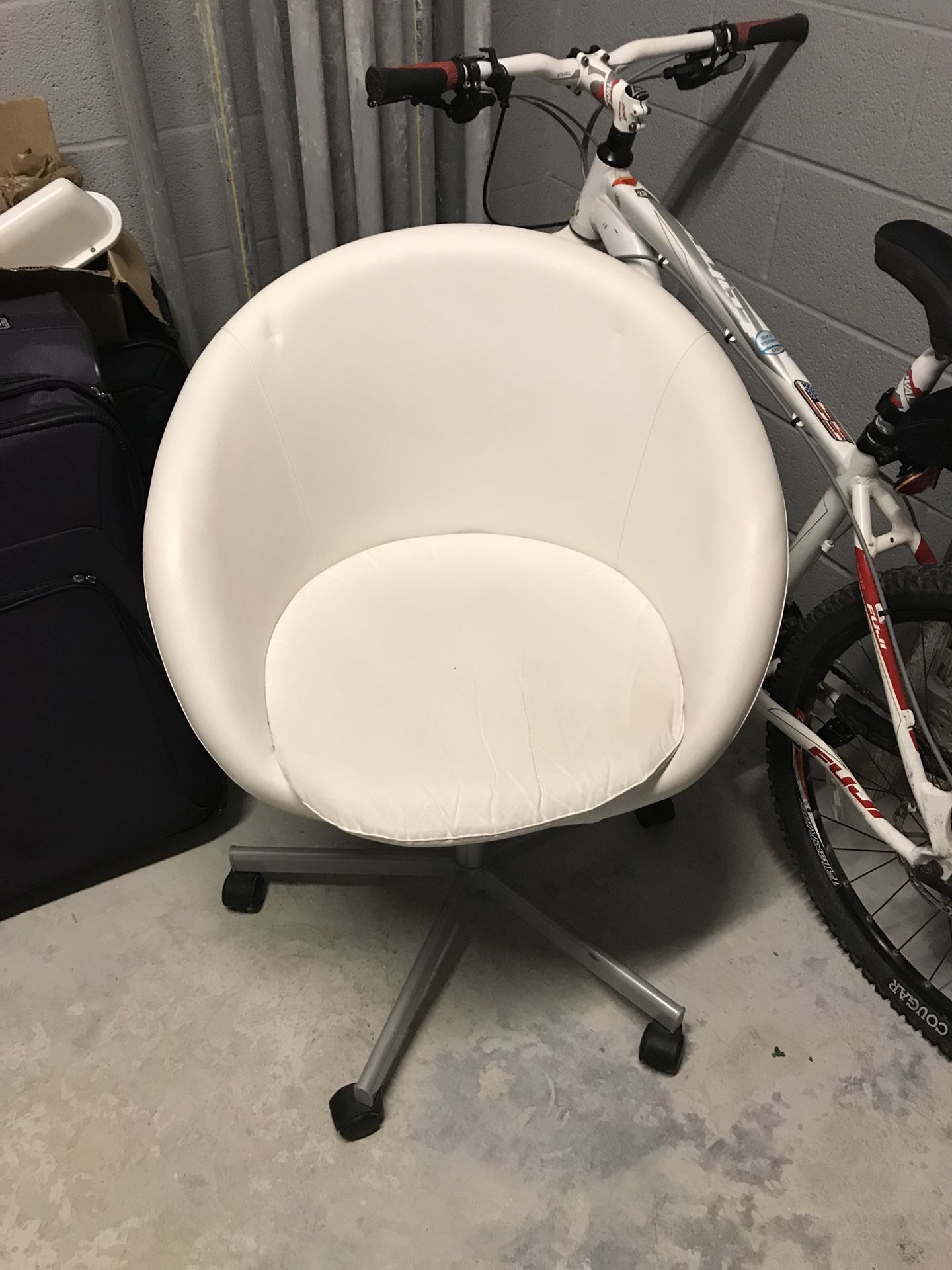 Ikea Desk Swivel Chair White - SKRUVSTA