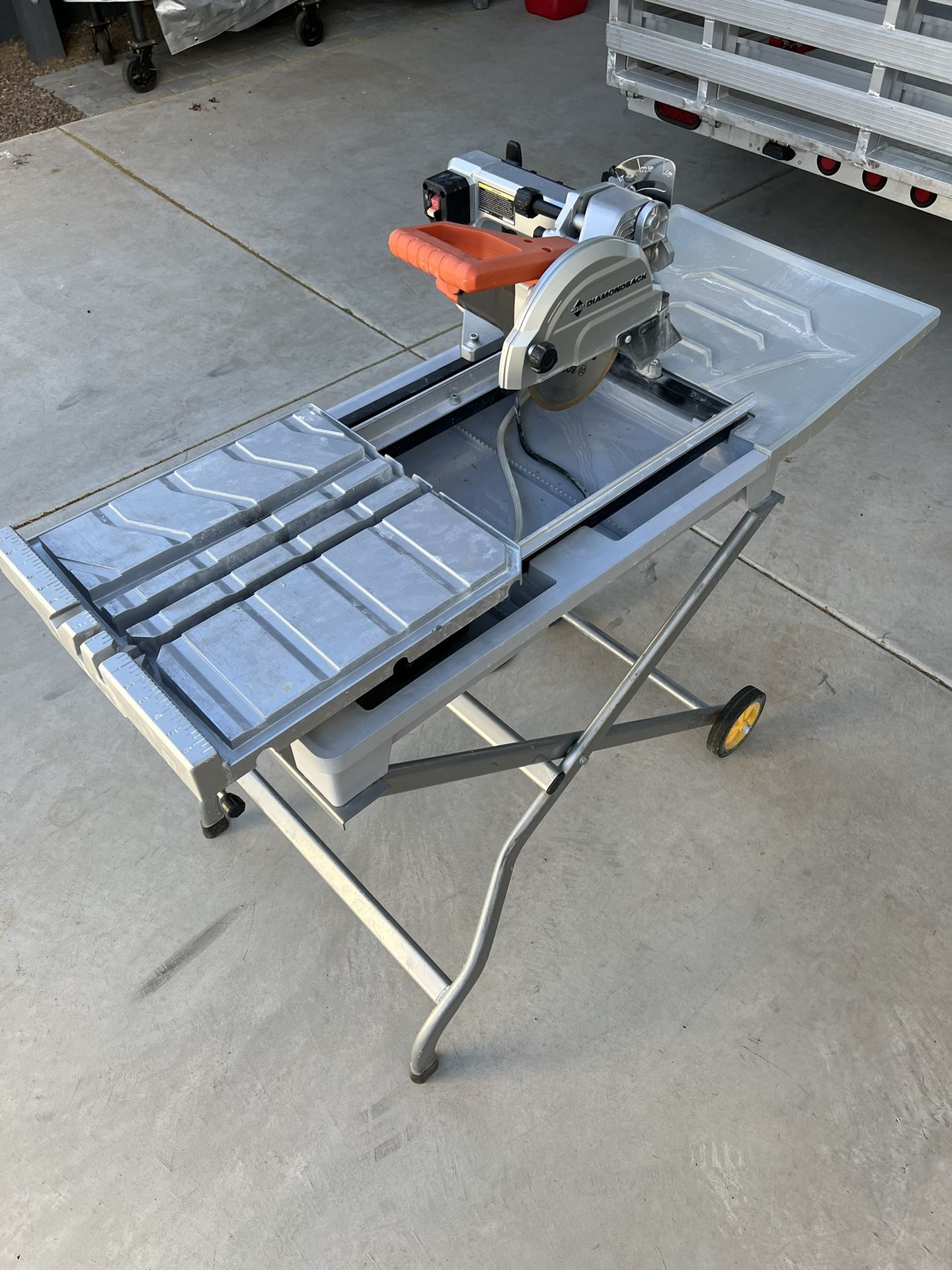 Diamondback Tile Saw With Stand for Sale in Phoenix, AZ OfferUp