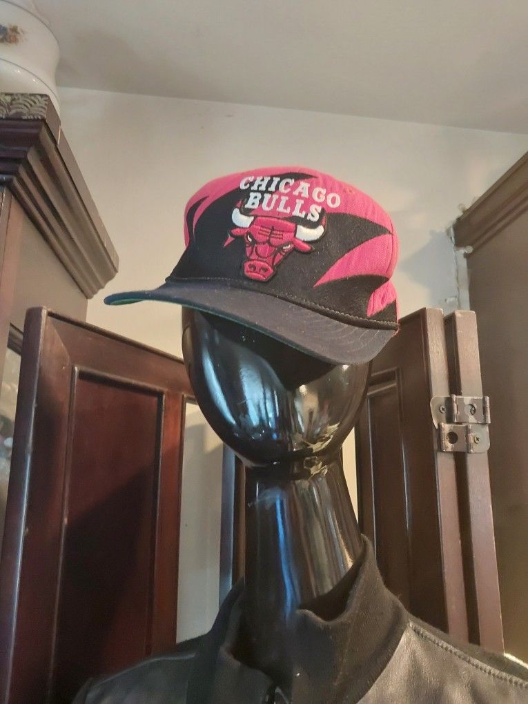 Vintage 90s NBA Sharktooth BULLS Hat