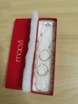 Bridge Pearls Freshwater Necklace & Earrings 