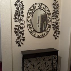 Entryway Decor and Table