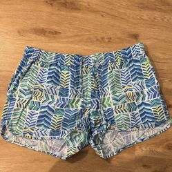 Vineyard Vine’s Women’s Linen Shorts, Multicolor Print