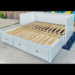 Day Bed Twin And Converts To King Size Bed White