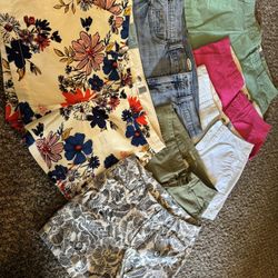 7 Women’s Old Navy Size 4 Shorts