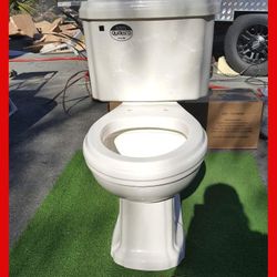 New St Thomas Creation Barrymore II Quattro Seat, Tank & Lid MSRP $795 Save water today!