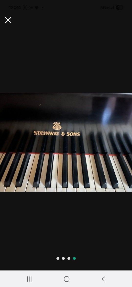 Steinway & Sons Baby Grand
