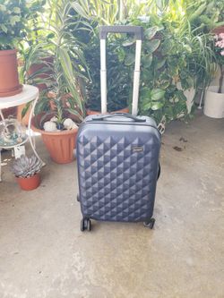 Suitcase On 4 wheels with lock - like new condition