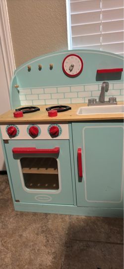 Melissa & Doug Wooden Play Kitchen