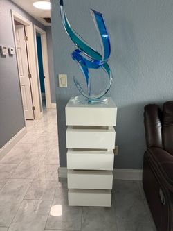 modern column stand