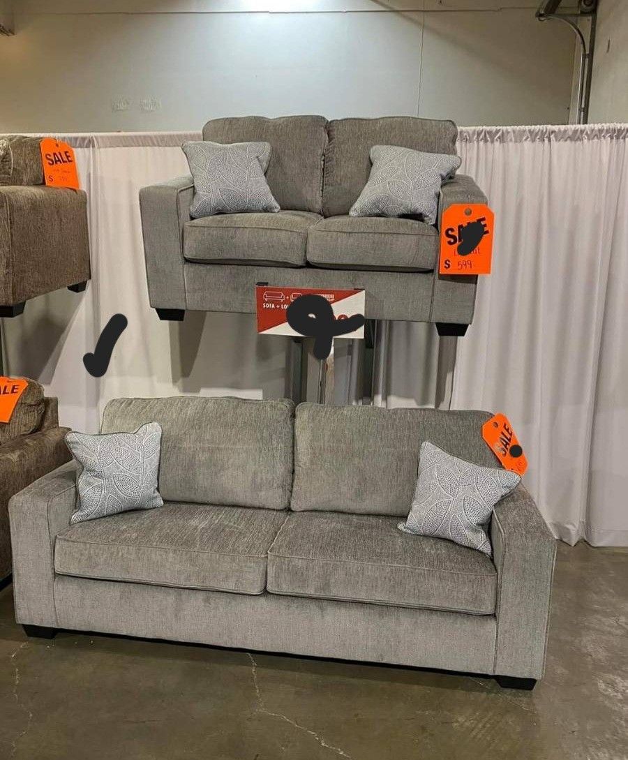 (( New/ Ashley/,Gray Livingroomset/sofa,loveseat/couches/Ask For A
