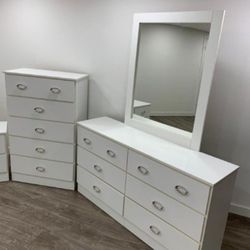 DRESSER WITH MIRROR AND CHEST  // CÓMODA CON ESPEJO Y GAVETERO 