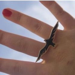 black and gold toned ring size 7