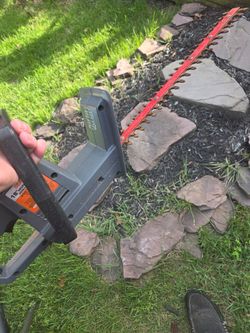 Electric hedge trimmer