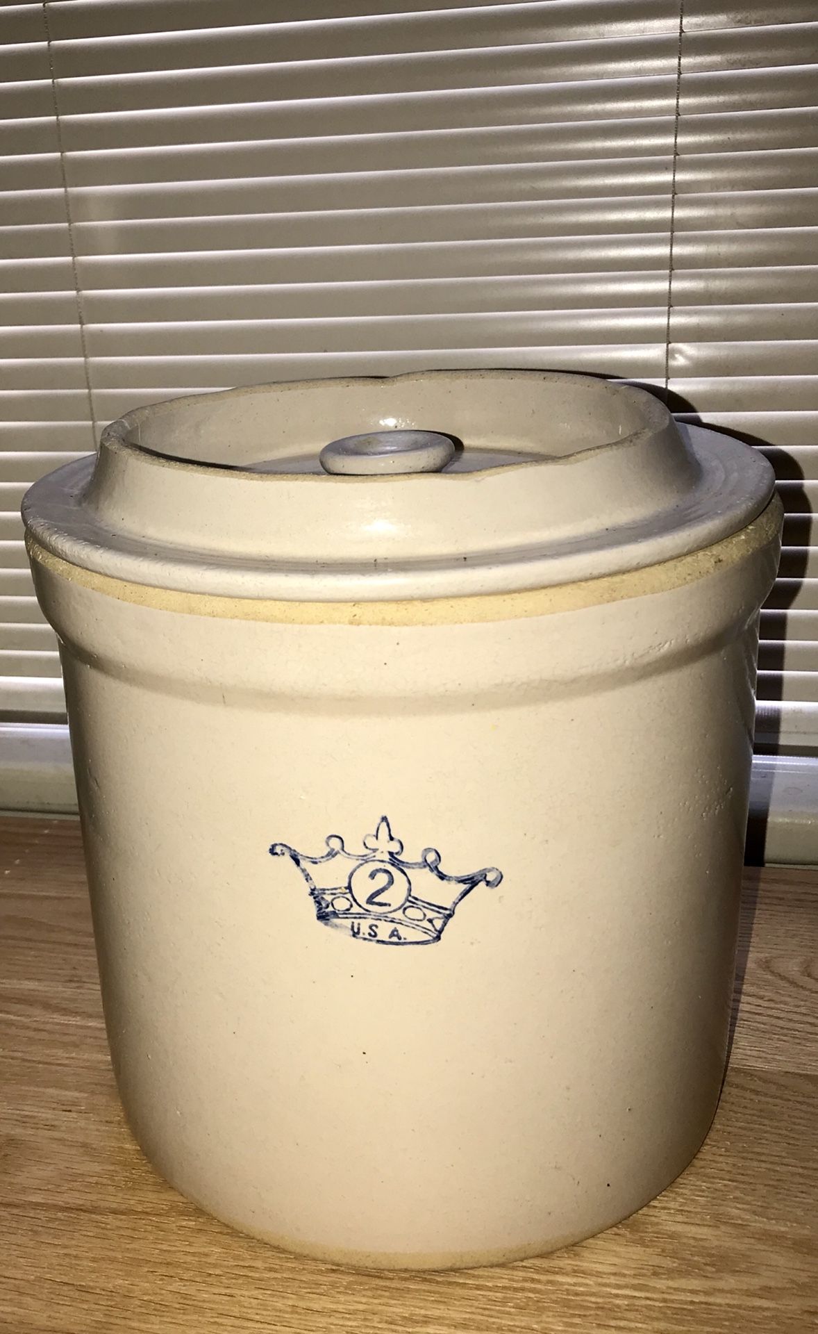 2 Quart Vintage Robinson Ransbottom Crock w/ Original Lid!
