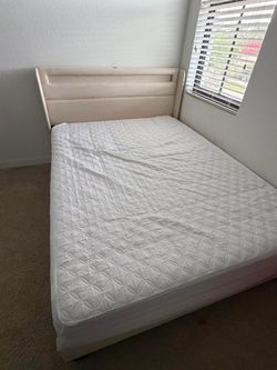 Cama queen con colchón