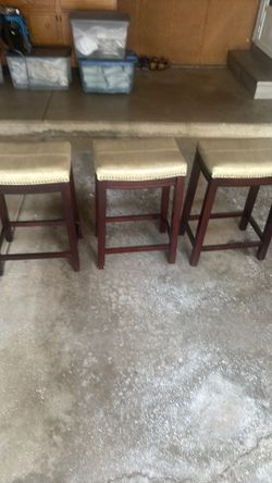 3 bar stools
