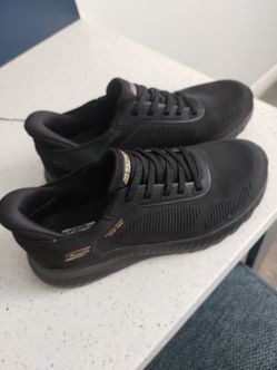 Brand new 8 1/2 wide skechers