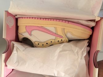 Travis Scott pink sail