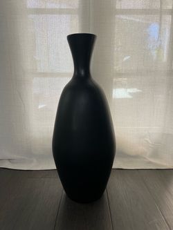 Crate & Barrel Large Trumpet Floor Vase – Black