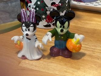 Disney Mickey & Minnie halloween salt & pepper shaker