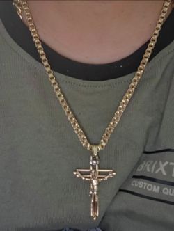 10k rolo chain with Jesus pendant both 10k gold chain is 24 inches long