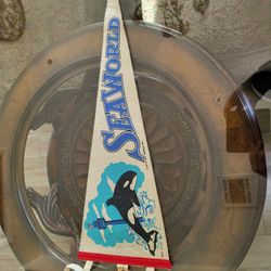 Vintage Sea World felt penant flag.