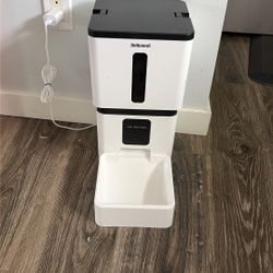 Do Honest AUTOMATIC DOG FEEDER. 