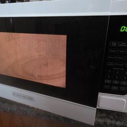 Black And Decker Microwave - White