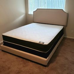 NEW Queen MATTRESS and BOX SPRING. Bed frame not included👍