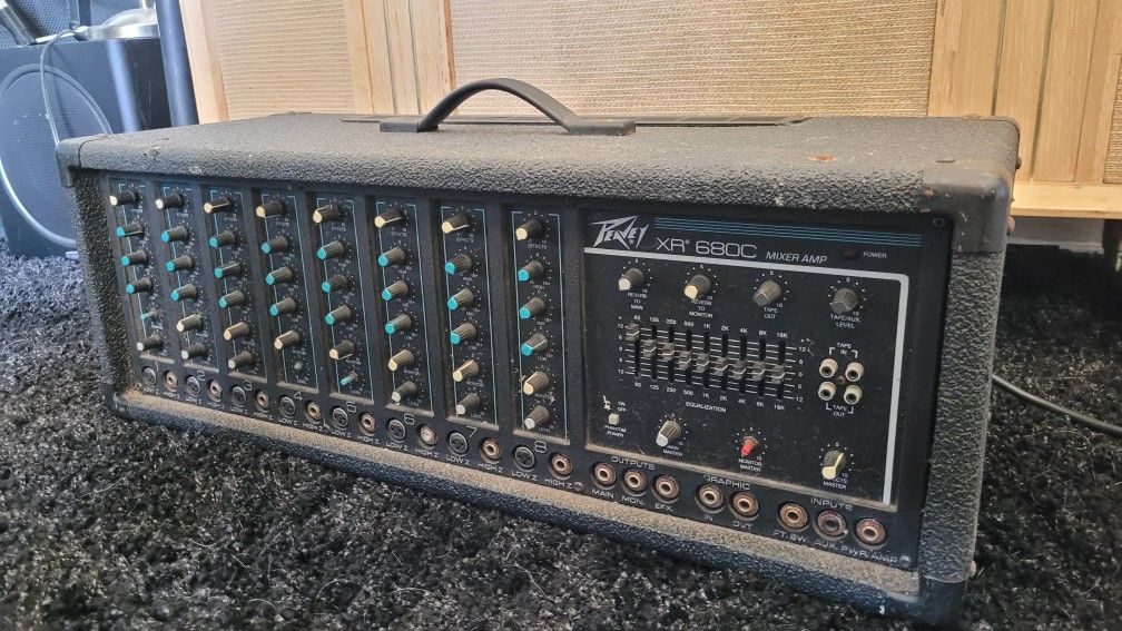 Peavey XR 680c 8-channel Powered PA Mixer Amp (power amplifier/mixer - PA system)