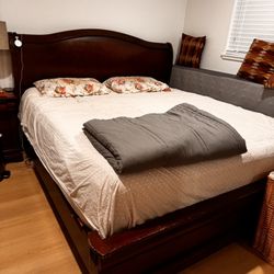 Bedroom set California King, Dresser/2 End Tables