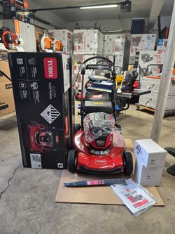 Brand new Toro Recycler 60 volt
Personal Pace lawnmower 
8 Amp Battery and charger included. 
$549