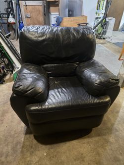 Black Leather Recliner 